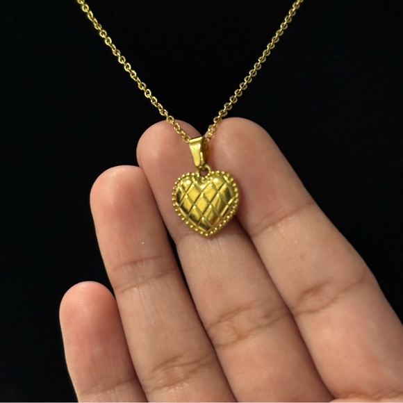 ✨2 for $30✨ Gold Plaid Puffy Heart Pendant Necklace 💛✨ (Checkered, Art Nouveau) - Picture 9 of 10
